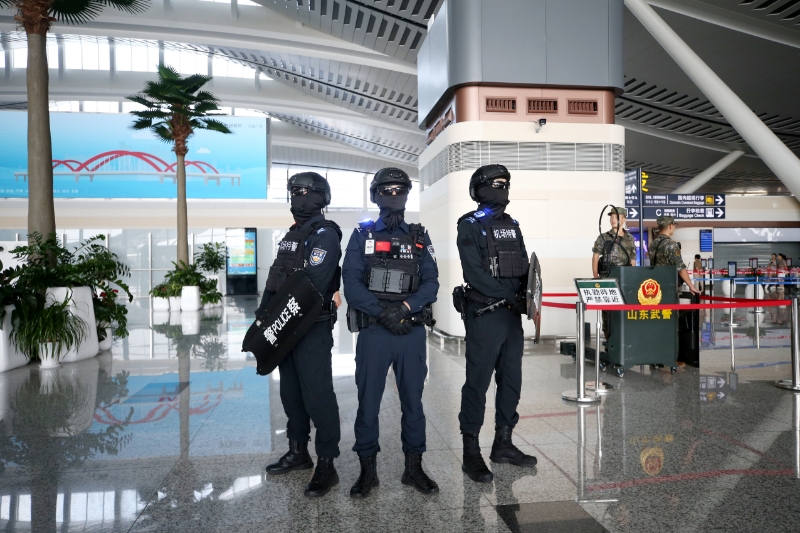 山东烟台机场公安用坚守与担当书写暑运平安“答卷”