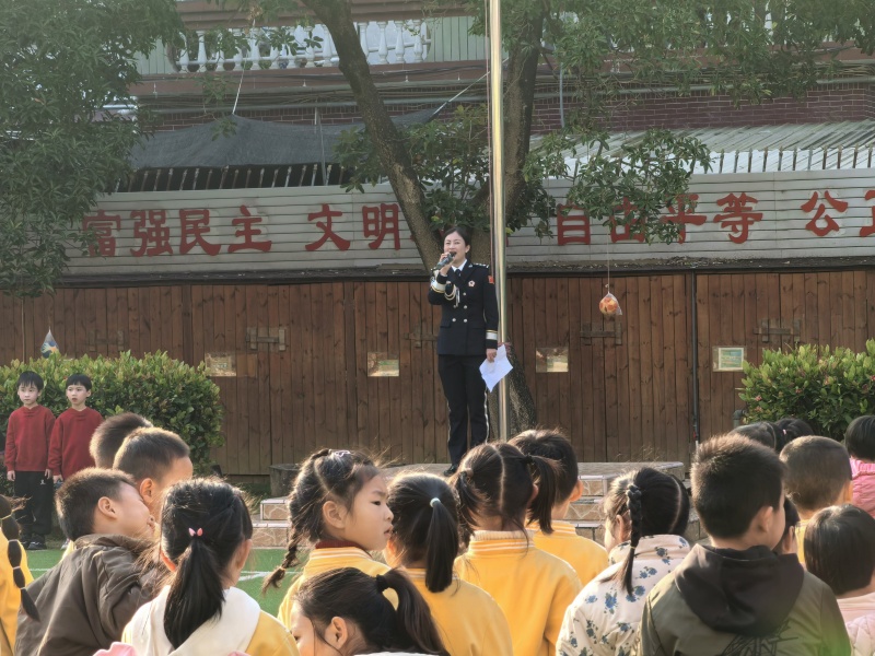 福建省南靖县公安局治安大队深入南靖县第一实验幼儿园上好寒假前“最后一课”