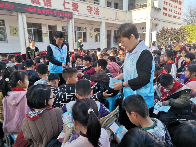 “校园暴力,智慧突围”法治宣传教育讲座(1).jpg