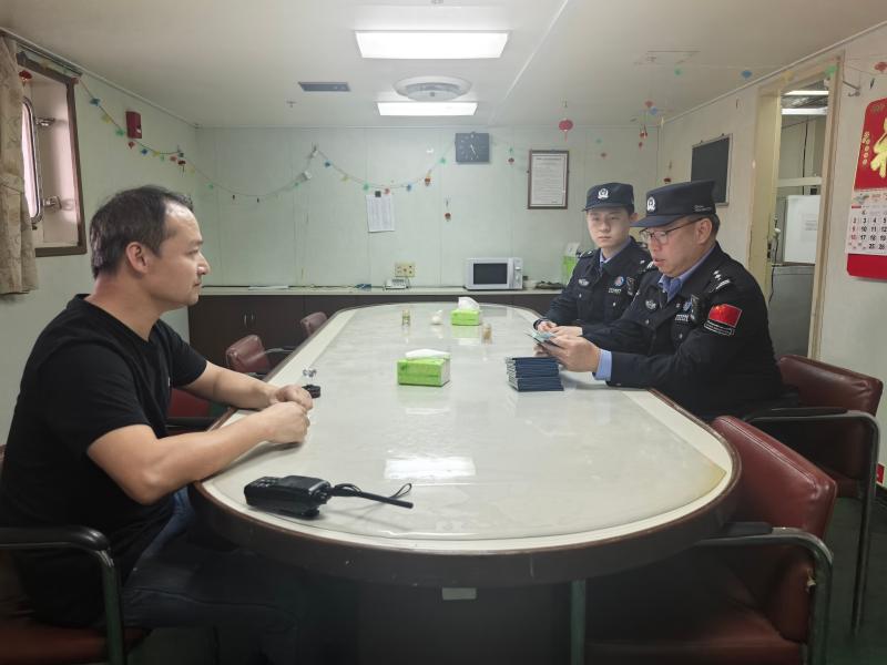 东渡边检站移民管理高效护航新航线 (2)(1).jpg