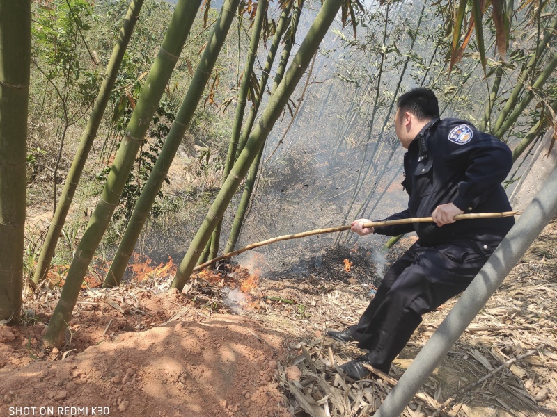 福建省南靖县公安局船场派出所：有“警”无险  民警化身“救火卫士”