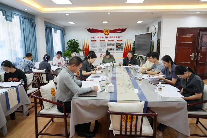 海南省五指山市法院召开优化营商环境工作部署推进会