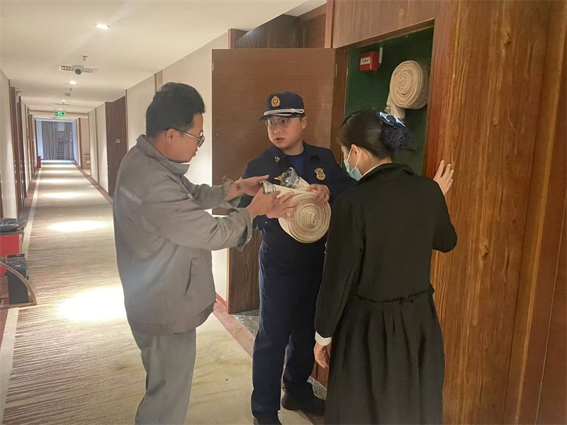 图片 海南儋州:儋州消防持续开展今冬明春消防安全检查 (1).jpg