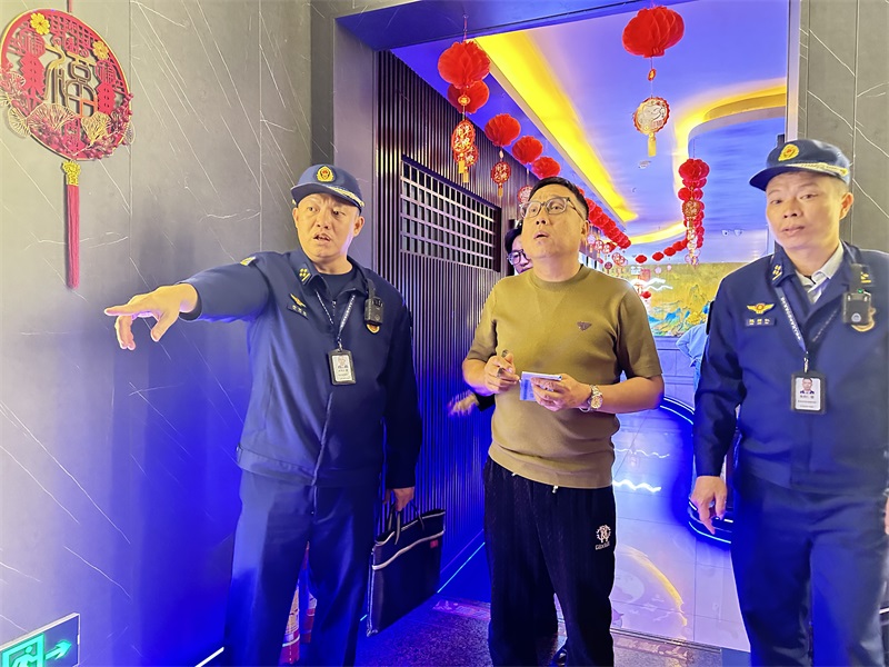 海南保亭消防开展元旦节前消防安全夜查行动