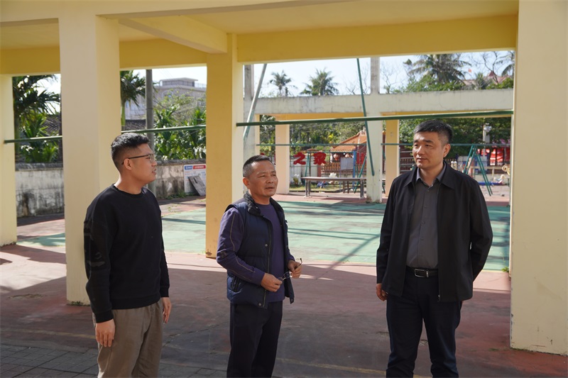 海南省万宁市检察院党组书记、代检察长刘永超到东澳镇走访调研乡村振兴工作