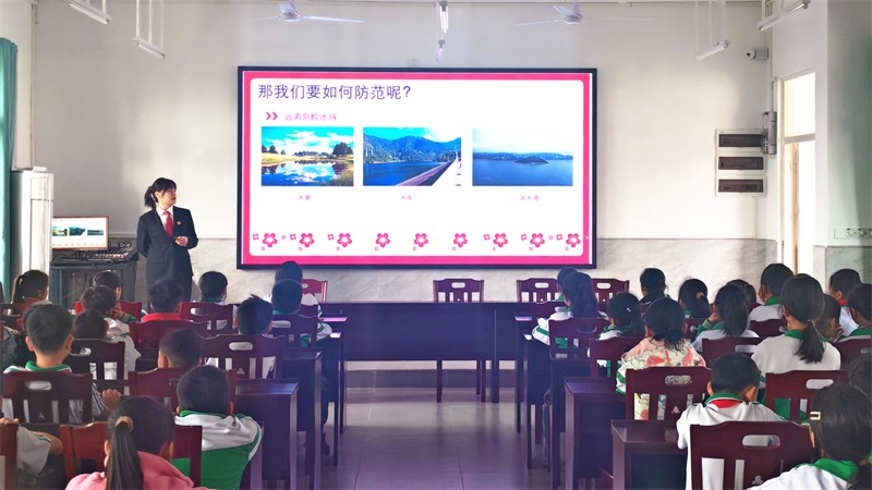 2025-02-28让法治的种子在孩子心中生根发芽 (1)_副本.jpg