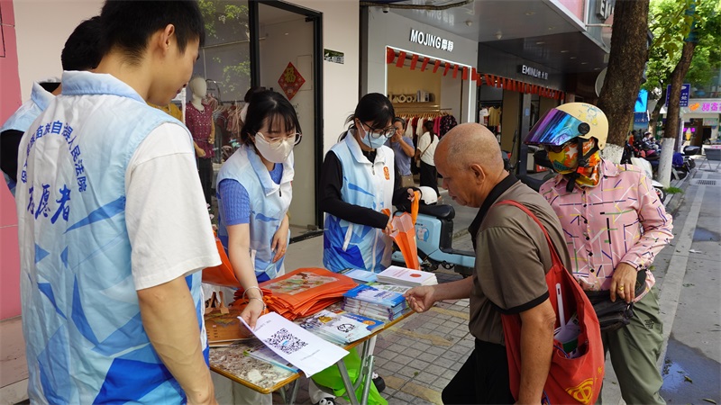 海南保亭法院开展《中华人民共和国海南自由贸易港法》普法宣传活动