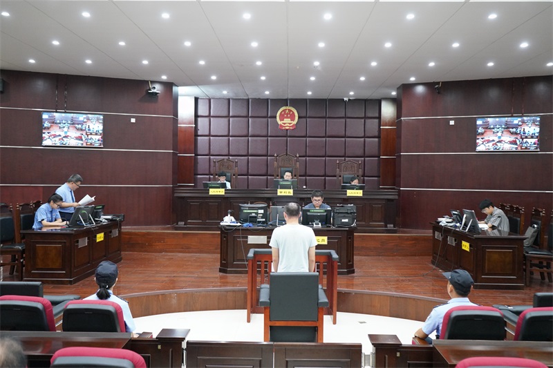 海南屯昌30余名中学生走进法院，“零距离”与法同行
