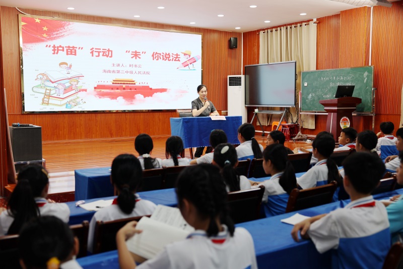 2.时书云上法治课。(黄琼 摄).jpg