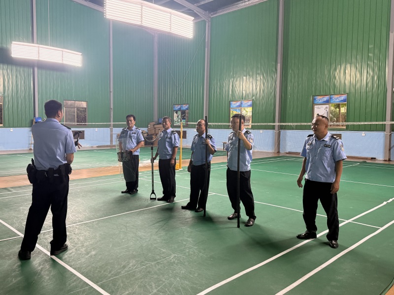 海南省万宁市检察院司法警察大队联合物业公司开展综合应急演练