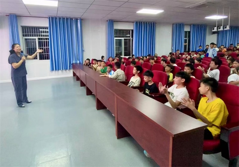 海南五指山法院法治副校长到五指山中学开讲“开学第一课” 