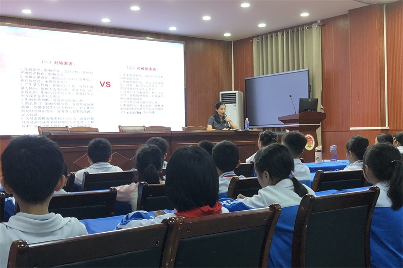 4.时书云上法治课。（黄琼 摄）.jpg