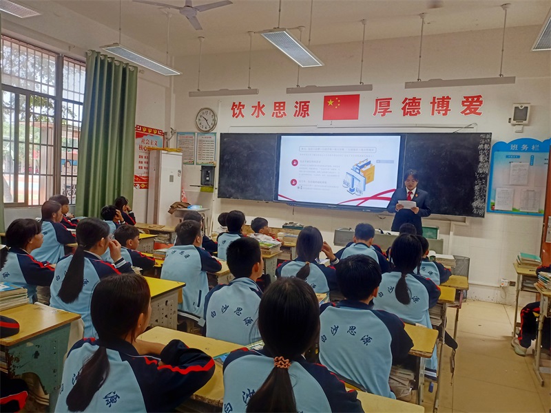 海南白沙法院深入校园开展防溺水安全教育活动