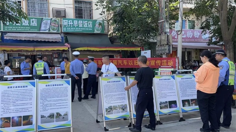 海南东方“流动车管所”深入乡镇开展便民利民服务