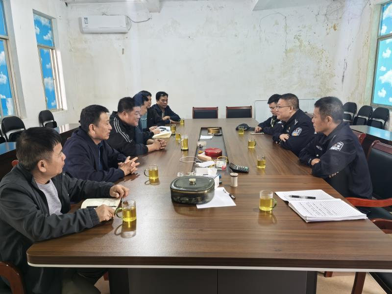 海南临高公安深入辖区龙力糖厂召开安全生产暨道路交通安全管理工作座谈会