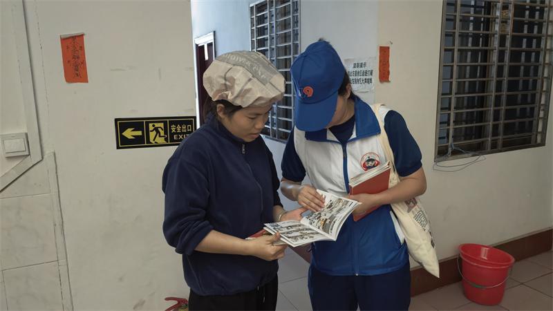 海南儋州消防深入辖区校外托管机构开展消防安全宣传活动
