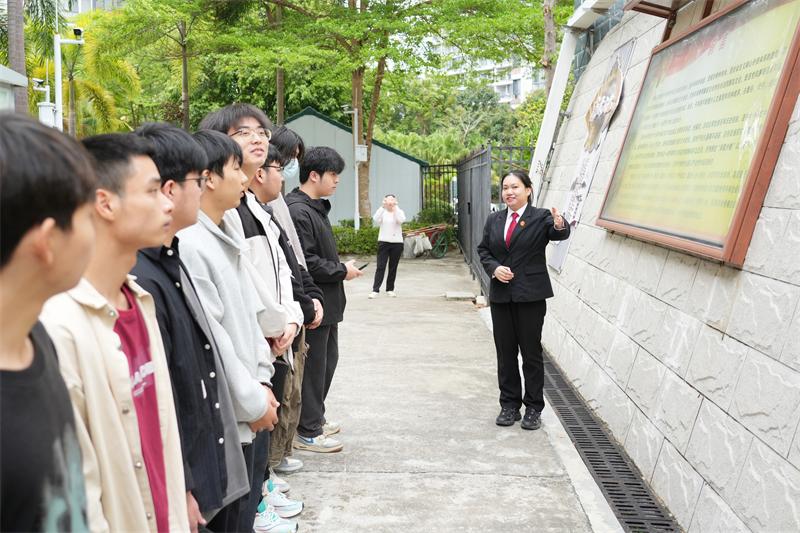 海南热带海洋学院受邀到五指山法院开展“法护成长 铸魂育人”普法教育实践活动