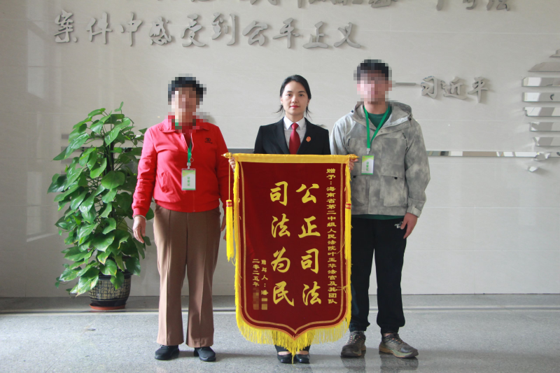 村民小组将承包地分户并签合同 海南二中院：城镇户口没资格 分户合同无效