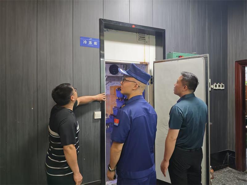 图片 海南儋州:儋州多部门联合开展“五一”节前消防安全服务指导工作 筑牢假期安全屏障 (2).jpg