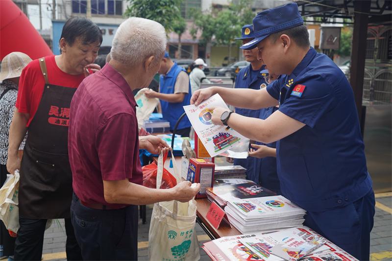 海南定安消防联合多部门开展“5.12”全国防灾减灾日主题宣传活动