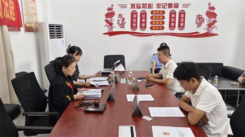2025-05-09 新兴法庭巡回法庭进农场 便民普法暖人心 (2)_副本.jpg