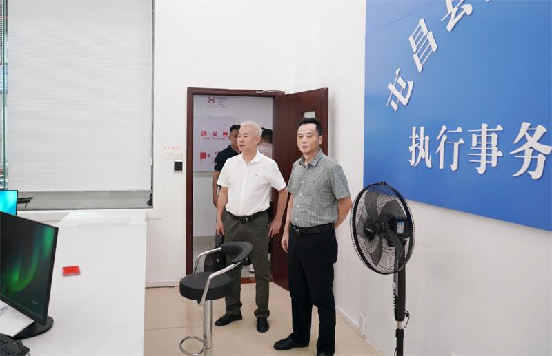 2025-05-13 省一中院叶尊本率队赴屯昌法院开展审判质效专题调研 (2).JPG