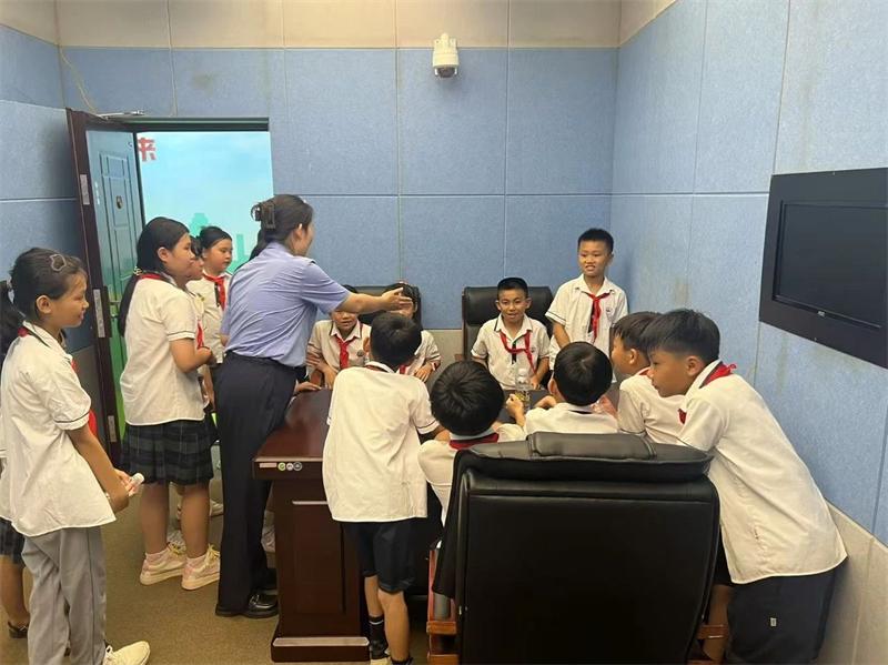 海南文昌市检察院联合市教育局开展中小学生法治教育活动