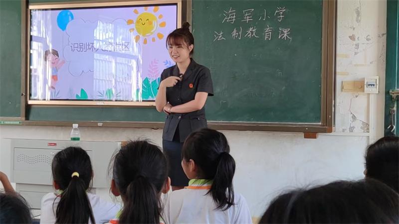 2025-06-06 护苗行动︳拒绝“大灰狼”,法律保护我! (1).jpg