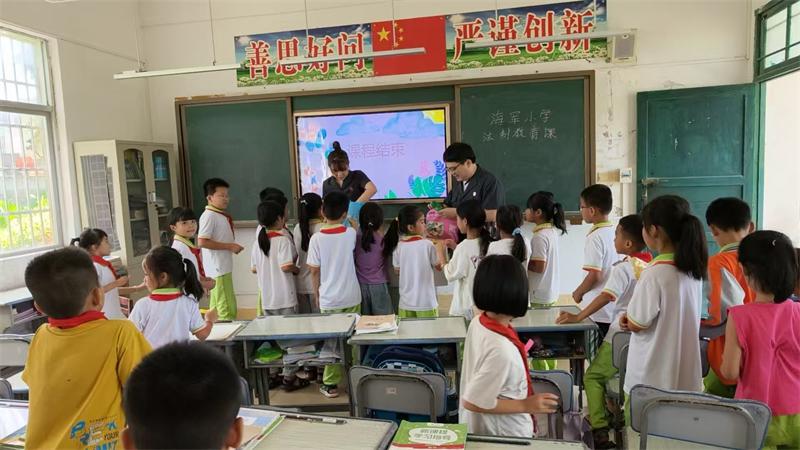 2025-06-06 护苗行动︳拒绝“大灰狼”,法律保护我! (2).jpg