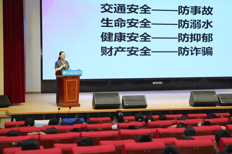 海南二中院送法进校园 筑牢暑期安全防线