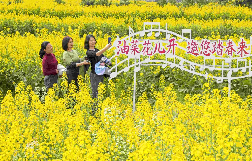 湖北恩施市小渡船：红色沃土绘新景