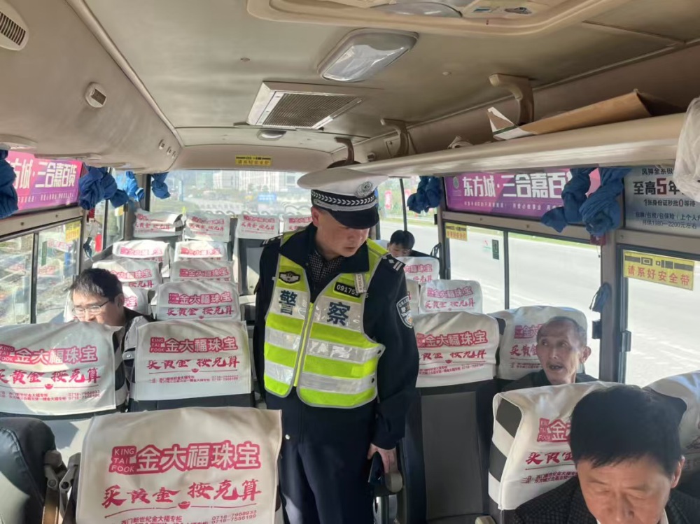 湖北利川：民警杨铧甘当客运安全管理“守门人”