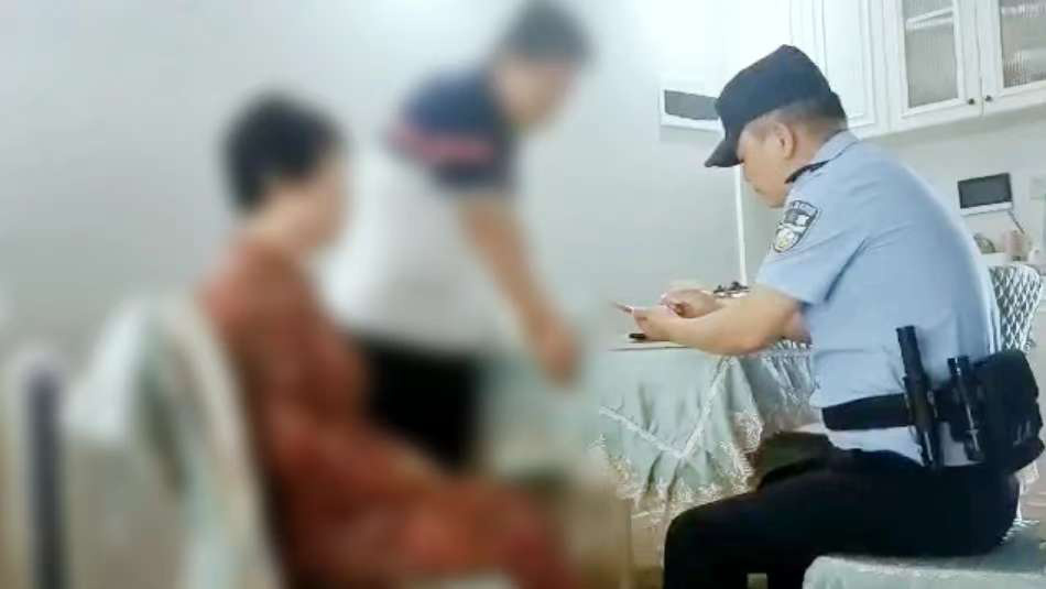 湖北恩施：假警察来电诈骗 真警察及时挽损
