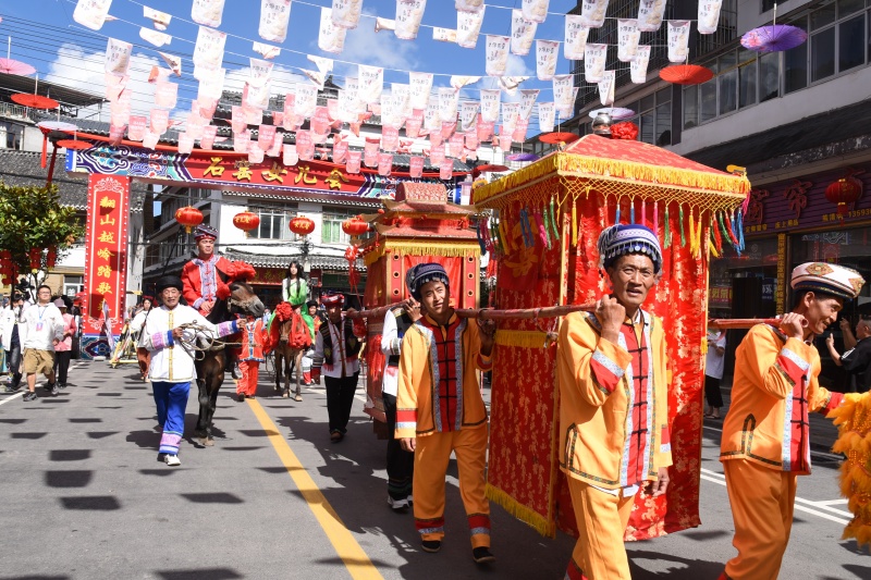 湖北恩施市：土家风情里的狂欢与浪漫