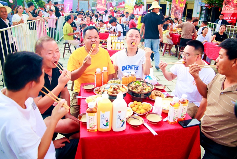 4.土豆宴（宋雅格摄）.jpg