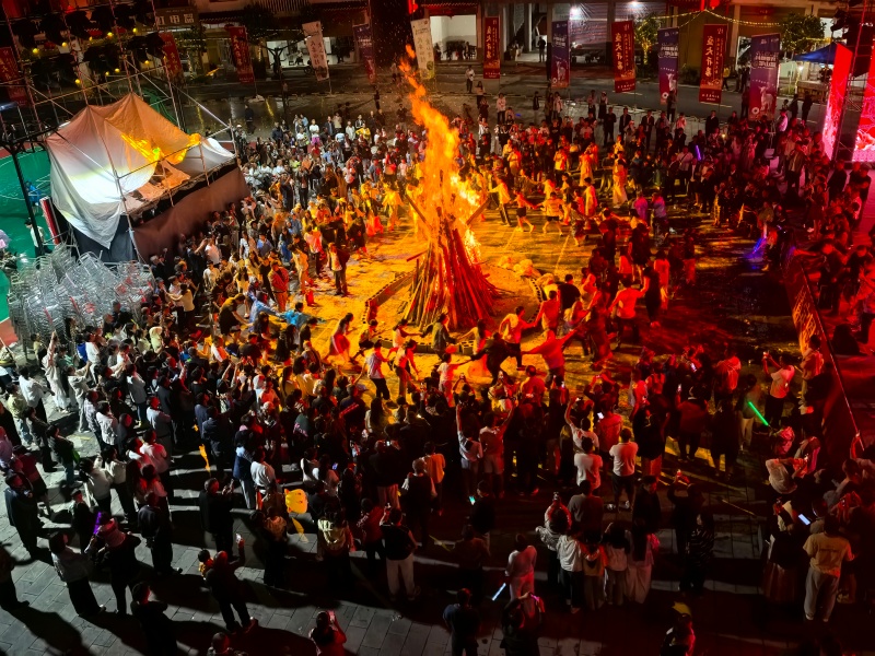 5.篝火晚会（段璇摄）.jpg
