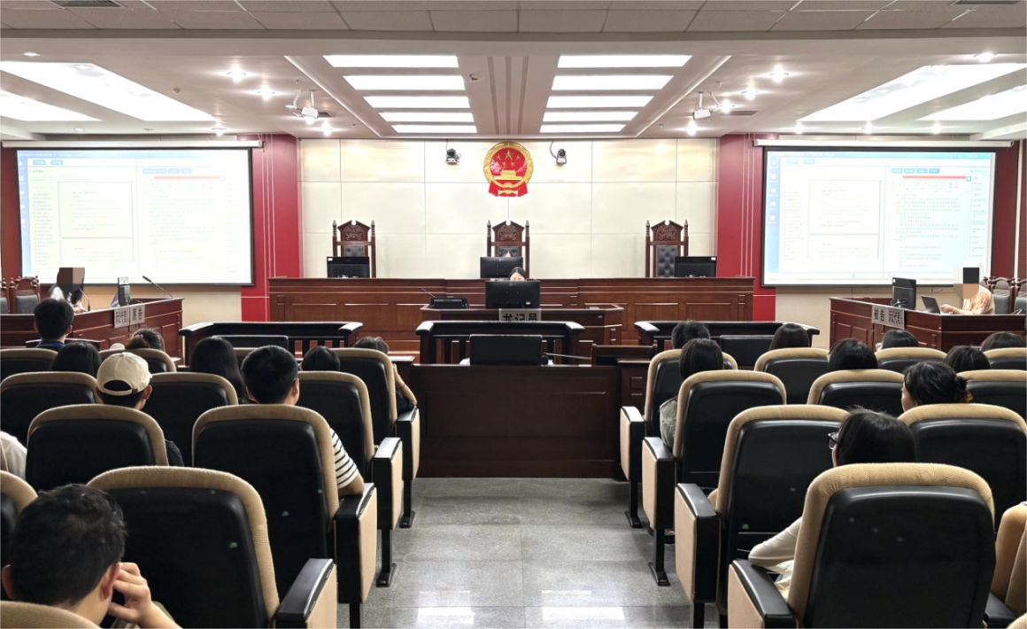 以案促学 法槌声里的“沉浸式课堂”——贵州大学法学院学生走进贵州花溪法院观摩庭审