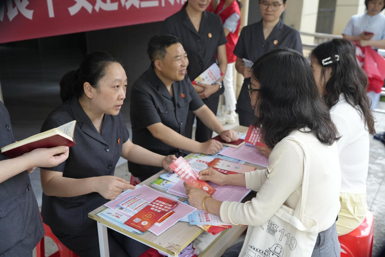 江西省新余市渝水法院：进网格，把普法工作做到群众心坎上