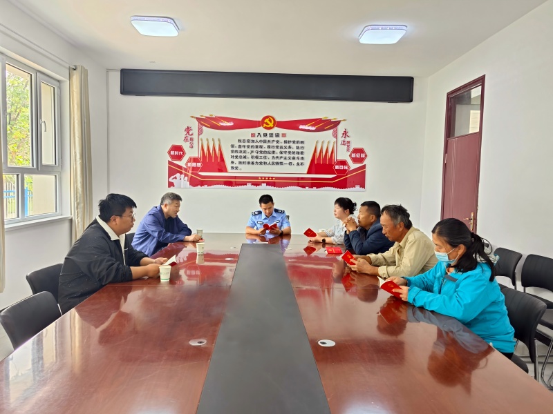 司法所工作人员向职工群众讲解了《中华人民共和国民法典》侵权责任编的主要内容和实际应用(1).jpg