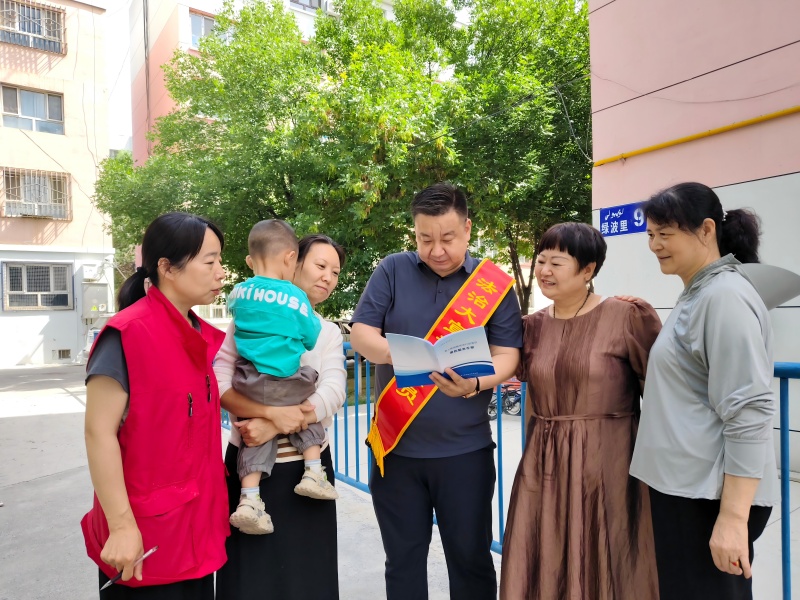 新疆生产建设兵团第七师胡杨河市天北经济技术开发区综治中心联合司法所开展法治宣传活动