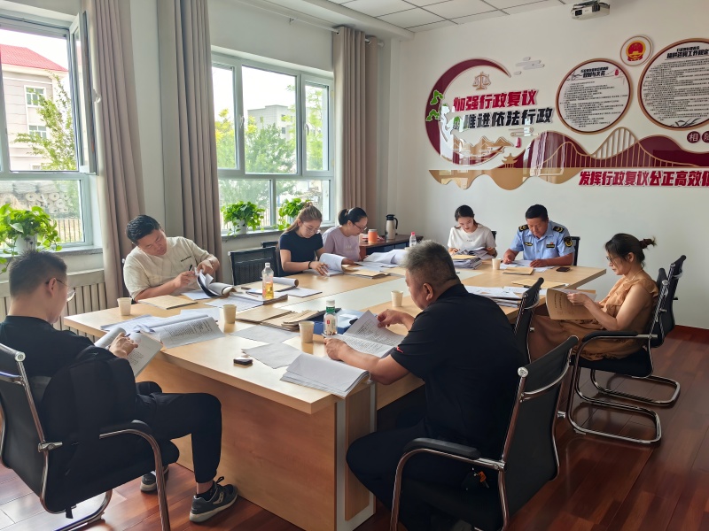 新疆伊宁市司法局开展案卷评查助力规范涉企行政执法专项行动
