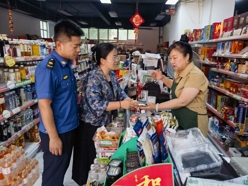 新疆生产建设兵团第七师胡杨河市天北经济技术开发区：周末法律宣传暖民心