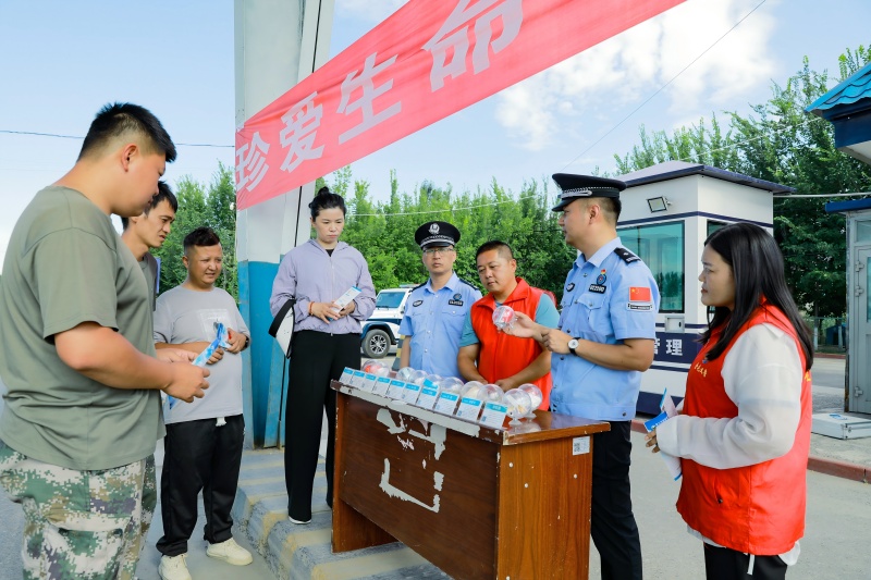 新疆伊犁边境管理支队：车辙烟火皆课堂  警色护航禁毒行