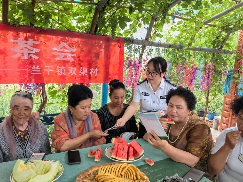 新疆霍城县司法局兰干司法所举办“禁毒奶茶会”