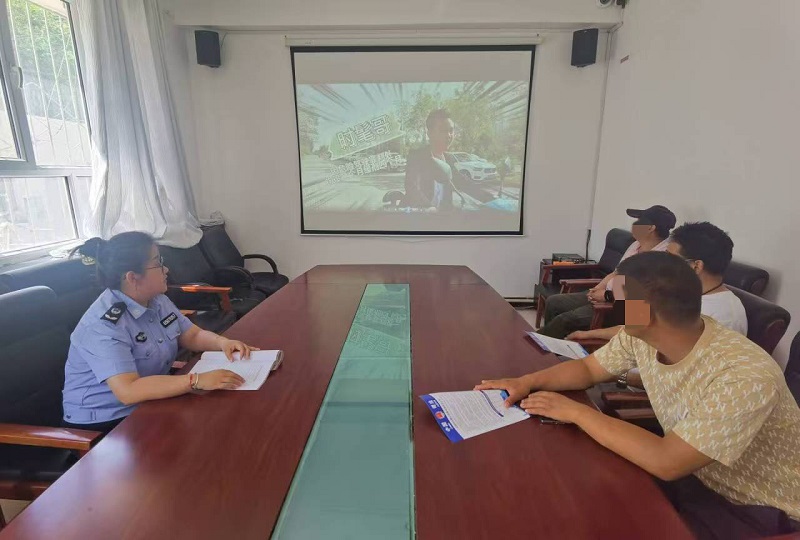 新疆生产建设兵团第七师胡杨河市一二三团司法所织起社区矫正“普法网”