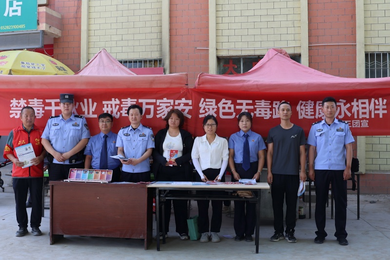 新疆生产建设兵团第二师乌鲁克垦区人民检察院深入巴扎开展全民“禁毒”宣传活动