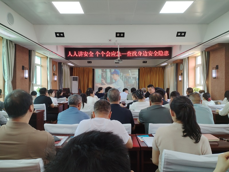 新疆生产建设兵团第七师胡杨河市奎东农场司法所开展“安全生产宣传月”活动