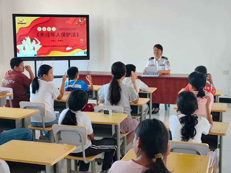 新疆塔城市博孜达克镇开展“法护成长·未你而来”法治宣传活动