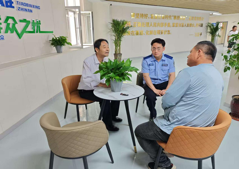 新疆生产建设兵团第七师天北经开区综治中心：普法宣传走进千家万户 法治阳光温暖居民心田