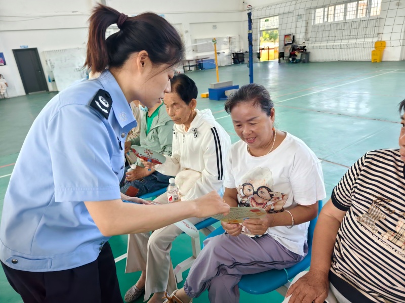 图为:一六四团司法所开展民法典宣传(1).jpg